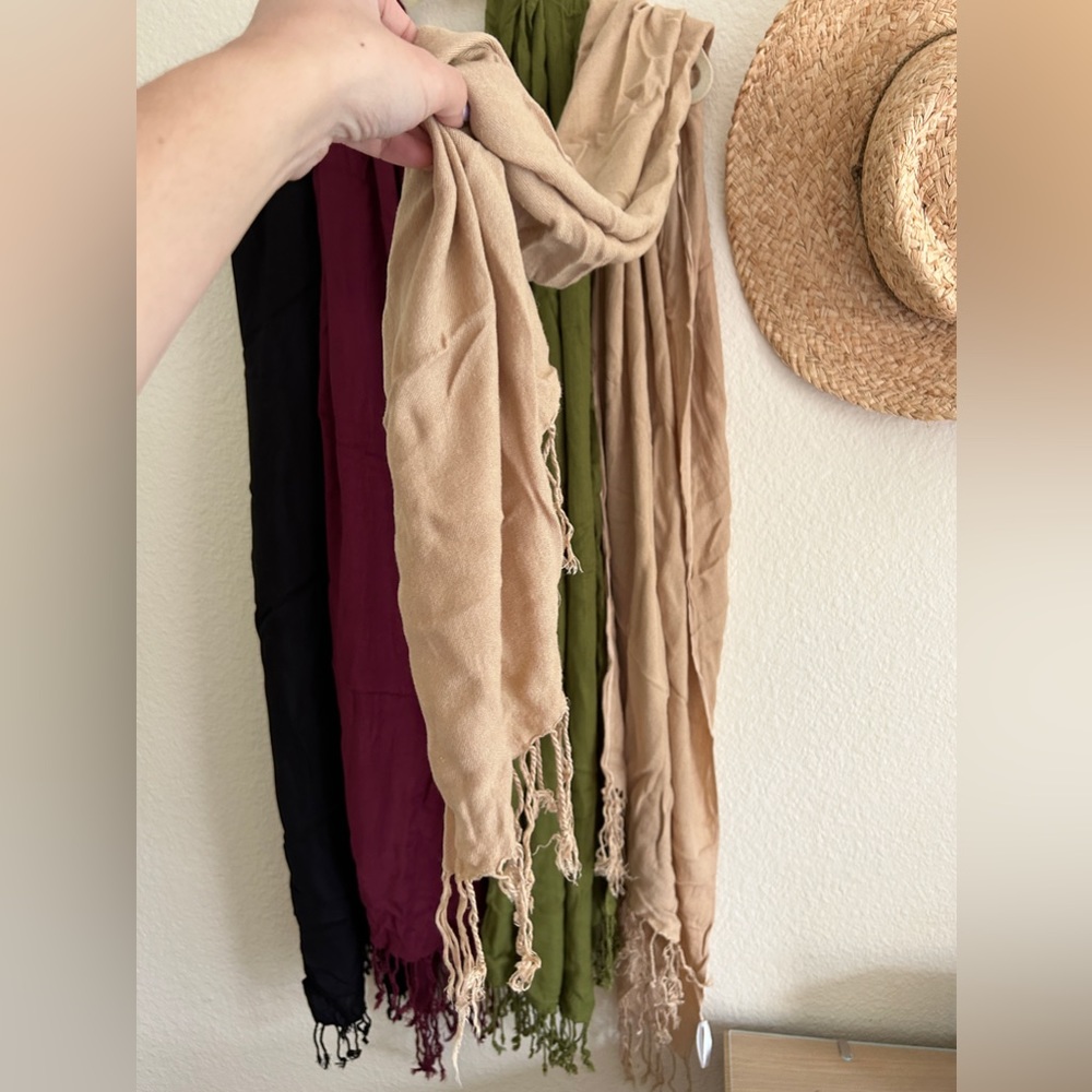 SCARVES - Picture 2 of 5